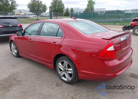 2010 Ford Fusion Sport z USA, uszkodzony, nr VIN 3FAHP0DC1AR144666